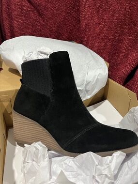 Toms Sadie Black Suede Boots Booties NEW NIB Wedge Fabric Ankle - Size 9.5
